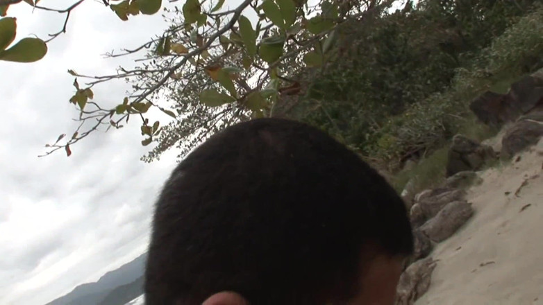 Femdom Austria Boys: Latino mięśni ssie na plaży