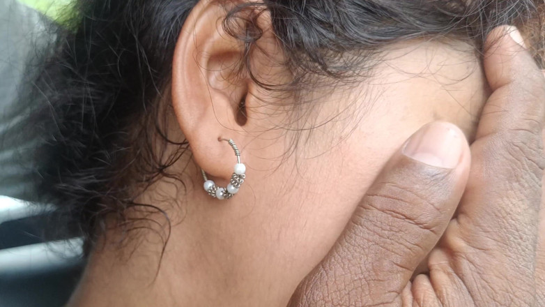Pushpa studio: Autoromance met vrouw vriend