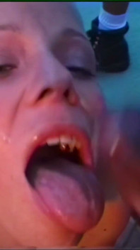 2 Africains monstrueux pour une blonde nymphomane