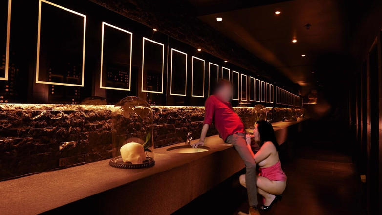 LadyRoma: Ювілейний подарунок для чоловіка-рогоносця