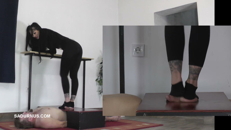 Sadurnus: Padrona Cleo in Calzini Puma Calpesta Il Suo Schiavo Fino...