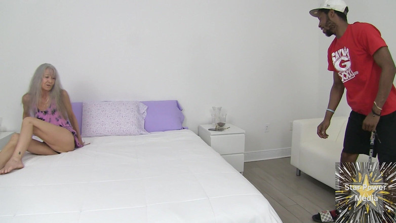 Savvy G: 포르노 스타 이웃의 유혹과 집에 있는 질싸 - Leilani &amp; 대물 자지의 핫한 더블 기능