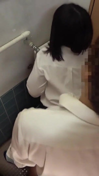 Meninas do ensino médio: imagens de sexo no banheiro parte 3