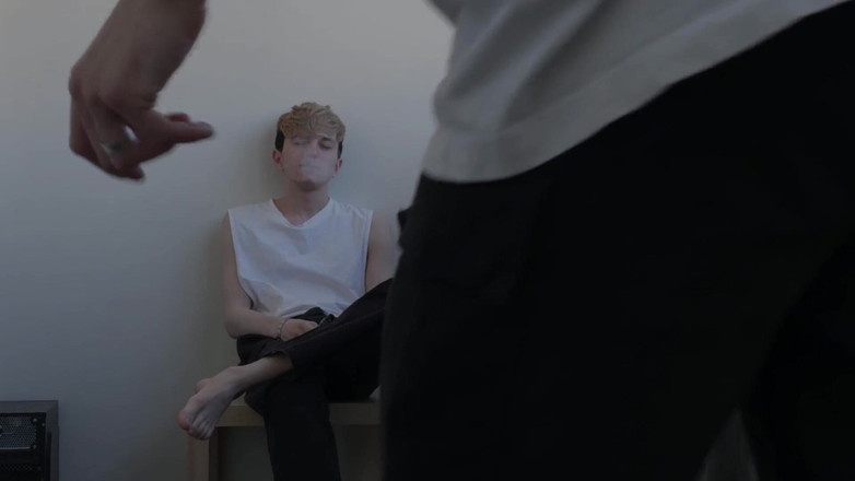 Ethan Lestray: De strakke kont van een twink geneukt en klaarkomen