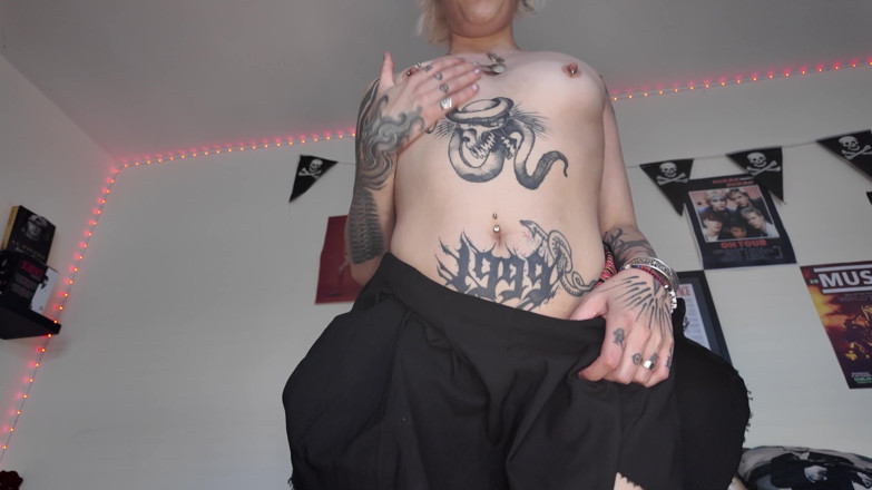 Glitterqueen1999: ลูกเลี้ยงสาวหลอกให้คุณนอกใจ / homewrecker
