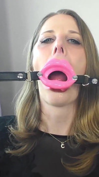 Cassie bdsm gag try on and talk
