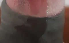 Une personne profite d’un moment privé dans sa chambre.