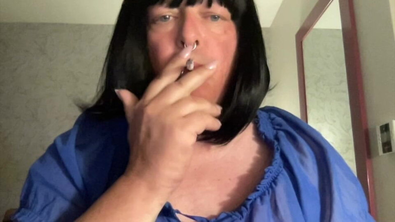 Josie Smokes: Kouření Sissy CD