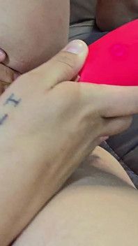 3 ragazze carine si masturbano mentre ci mastuniamo