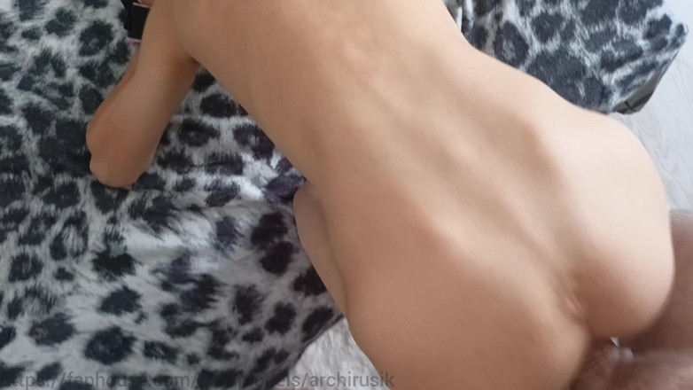 ArchiRusik: एक सीधे आदमी ने युवा बहिन महिलाओं के लड़के की चुदाई की और फव्वारे डाले!