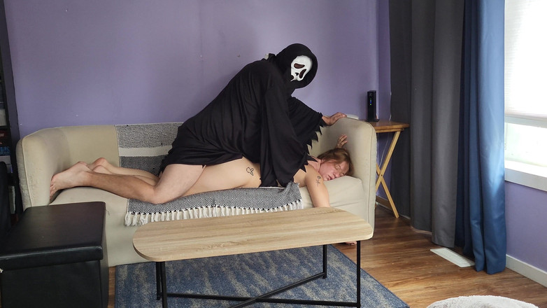 Celaena C: Celaena C скачет на члене с призраком