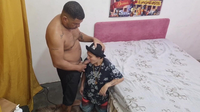 LeoOgro: Il mio amico boyceta adora dare il suo culo.