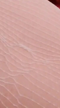 Eu vou sentar no seu rosto e você vai comer minha buceta peluda. Fetiche por pés