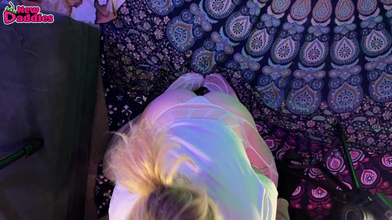 NewDaddies: Blond tjejs ansiktsknull, luftstrupen förstörd för alltid