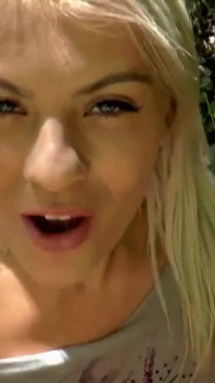 Calda avventura selvaggia con la giovane cagna!