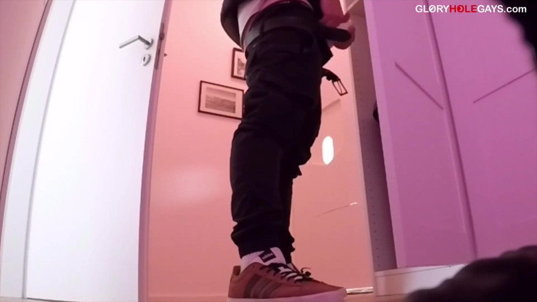 GLORYHOLEGAYS: Необрезанный паренек у глорихола - медленная игра и глубокий релиз