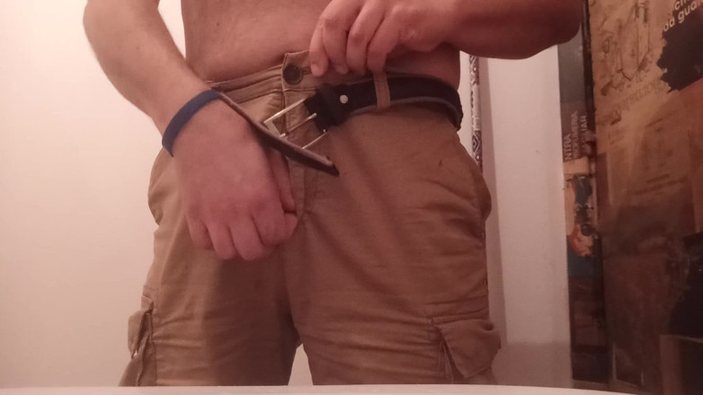 Kinky Guy: Hairy Guy Peeing in Toilet