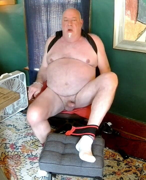 beardaddychub: Beardaddychub rycker iväg i brottningsjock på webbkamera!