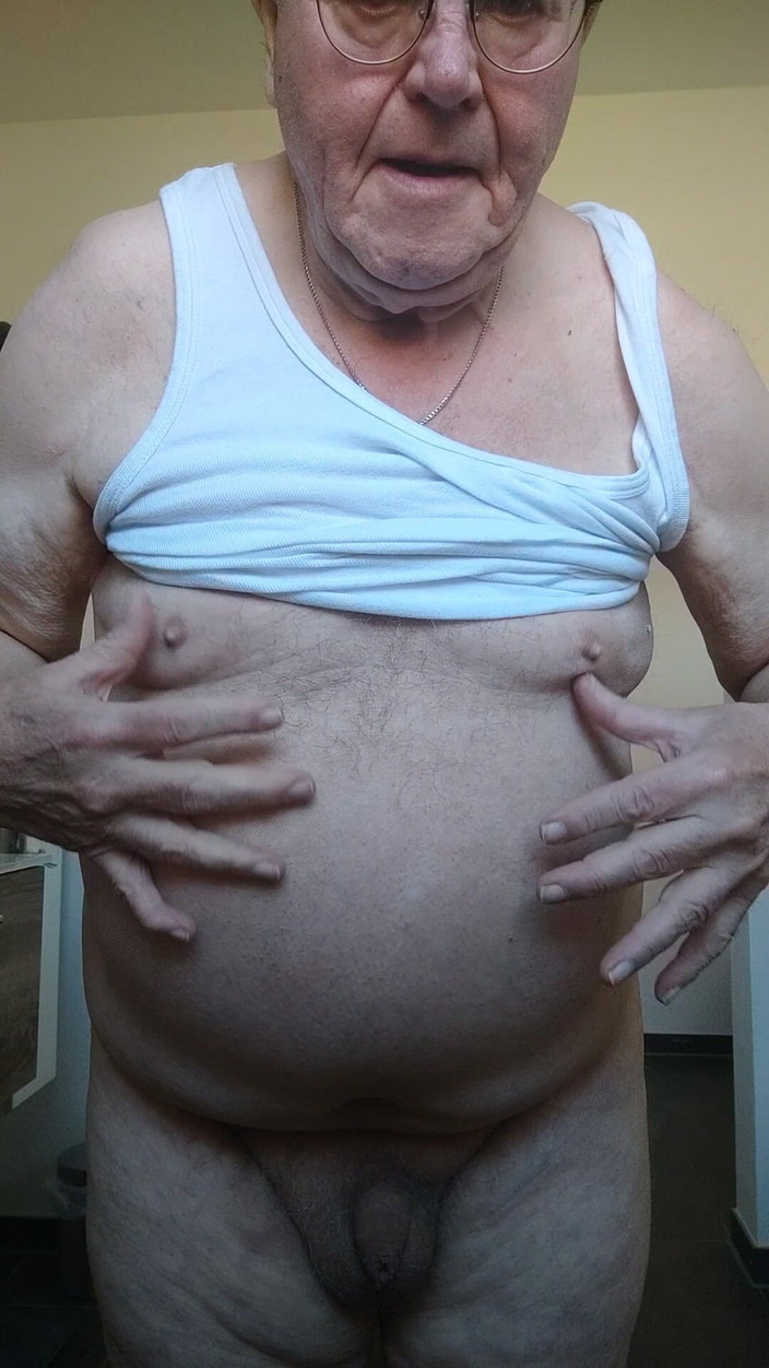 Karlchengeil: Chơi với con cu của tôi trước và sau khi...