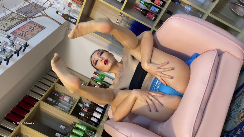 IsshikiShizuka: Desire 02 – Ráda cvičí v punčochách