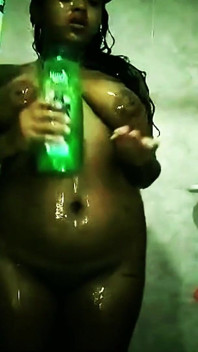 Lil latina diosa ducha show