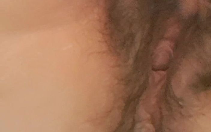 Mommy big hairy pussy: Milf juega con el coño anal de cerca