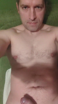 POV Homem De Meia Idade Se Masturba E Tenta Você a Chupar Seu Pau, Você Submete E Chupa Pau