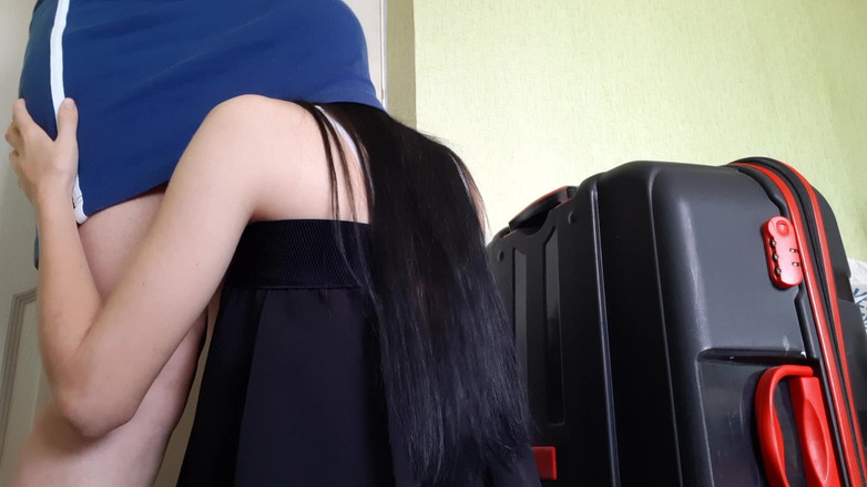 Lesbian-illusion: Моя шлюховатая падчерица залезла под мою юбку и довела меня до оргазма, пока мой муж был на работе