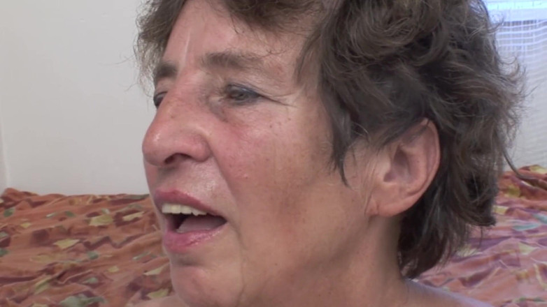 Mature Wanker: Chlupatá babička