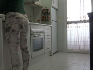 Stepmom Susan: Meine sexy britische stiefmutter hat mich fast erwischt, wie ich...