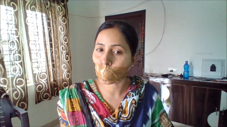 Selfgags classic: Kiraneya tape mond gesnoerd voor het eerst!