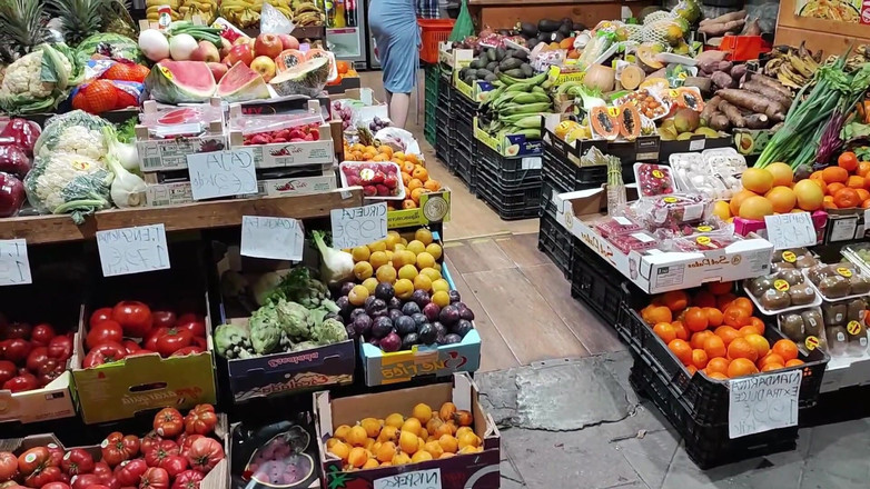 LaraRussian Doll: Madre Nimfomana Hace Doble Penetracion Con Verduras!