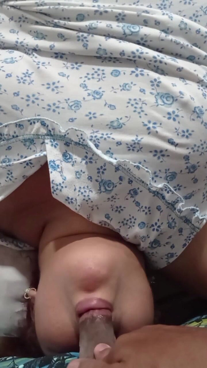 Gordita Culo Rico: Chupo la polla de mi hijastro mientras mi mami no...