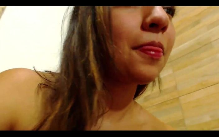 i_am_freya: Je profite de mon gode en rendant ma chatte si...