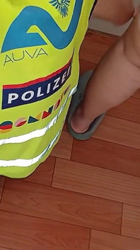 三个女同性恋警察在警察局啪