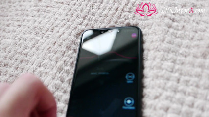 Lilu Moon: Linda vecina se masturba mi coño cachondo con un vibrador...