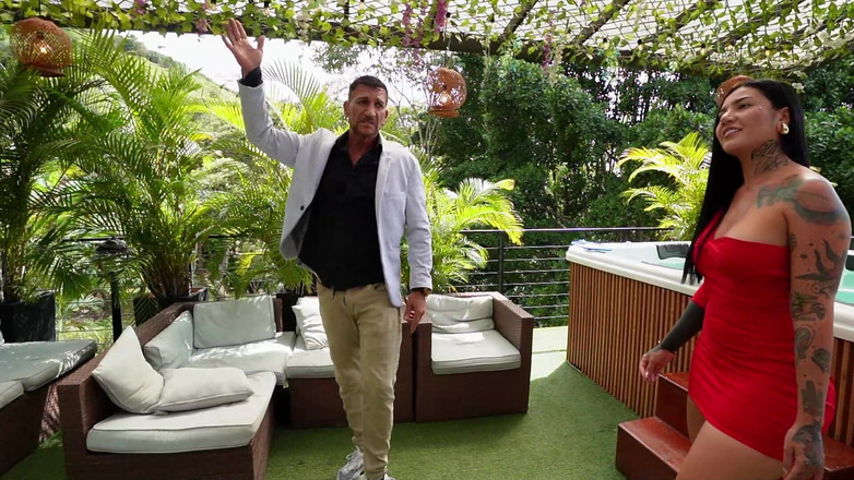 La Rola: Big Ass Latina Seduces the Real Estate Agent and Fucks...