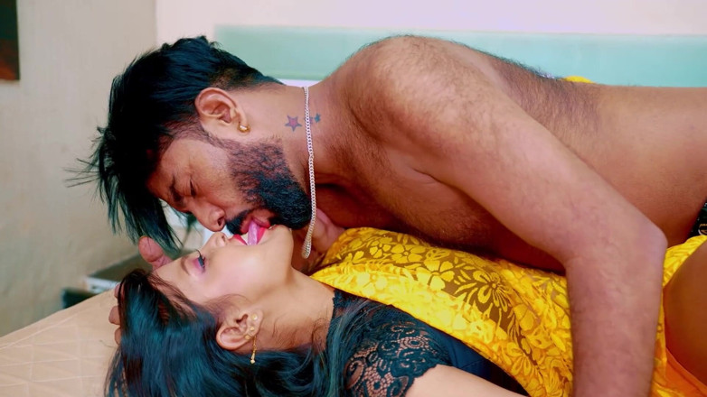 Mr Entertainer: Indian Hot Bhabhi Masturbate Her Pussy in the Bedroom