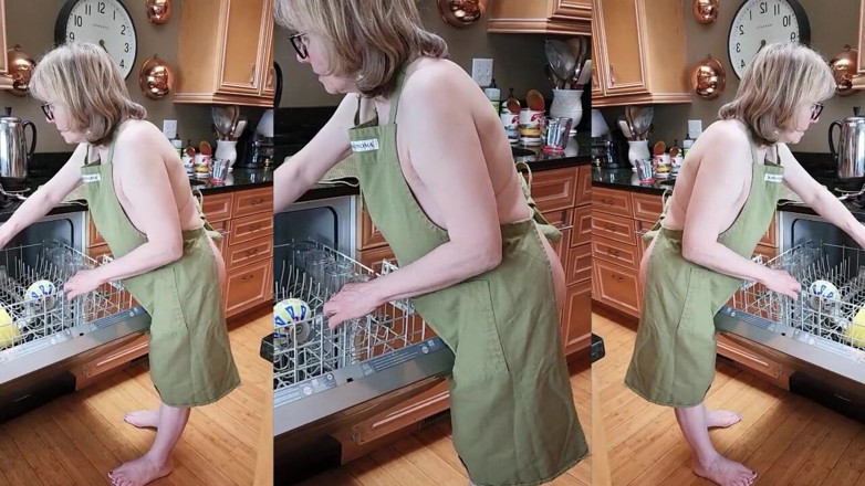 MarieRocks: Worlds sexiest GILF in her kitchen