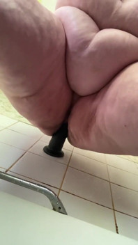Bbwbootyful reitet meinen 12-zoll-dildo unter der kameraansicht