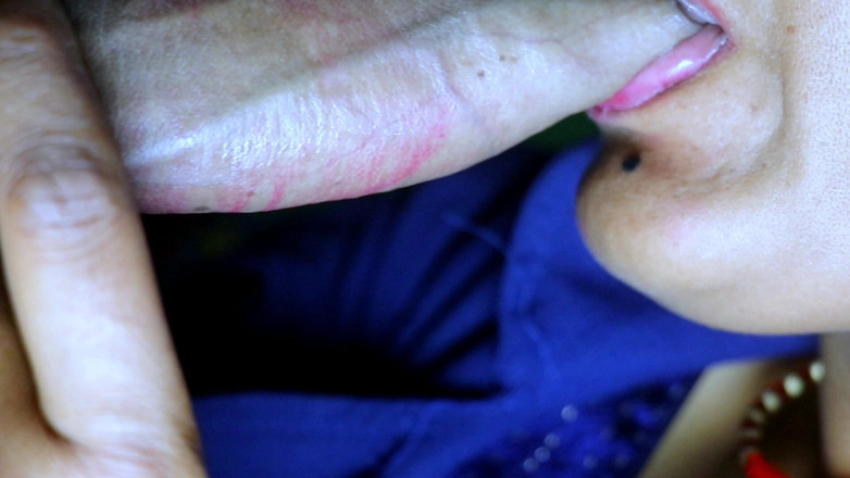 Rakul008: Sorellastra si masturba e succhia il cazzo durante la visione...