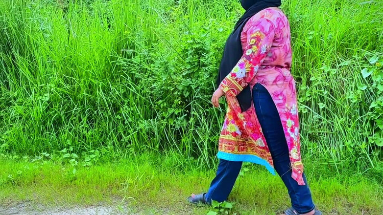 Aria Mia: Vlog seks gadis muslim cantik pantat montok di resor hutan