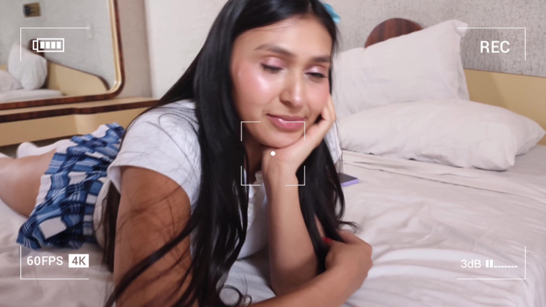 Teen sex 66: Красивая студентка в синей юбке со сводным братом в гостиничном номере