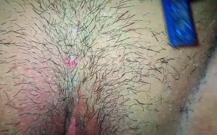 Rajarani78: Marido afeitando el coño peludo de su esposa