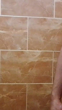 Am făcut un videoclip în toaletă în timp ce făceam un duș.