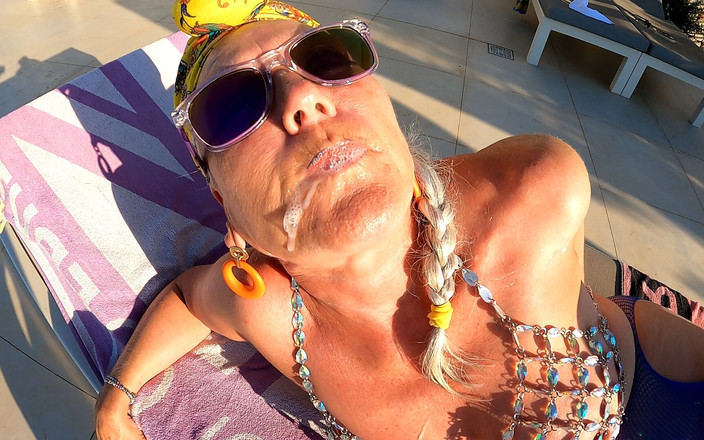 Hotvaleria: 成熟した、エッチで、完全に変態的