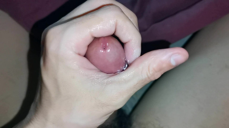 SEXY_GUYBEST: Большой фонтан спермы из большого хуя затопил горячее тело ебаря ночью!