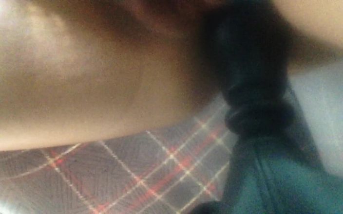savannahamatoriale: Tentando me foder, no carro ...