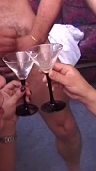 Flotter dreier mit männern, sie mag es, das sperma am ende zu trinken