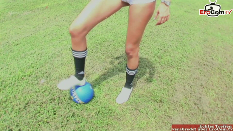 EroCom: Awek sporty dengan pantat panas dijemput untuk seks
